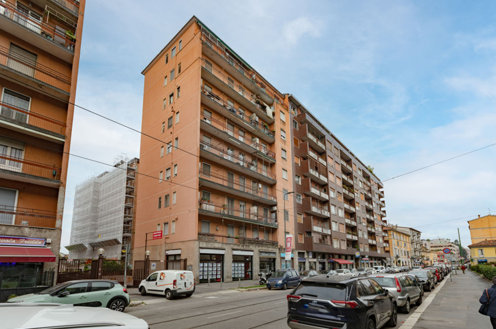 RIPAMONTI, AMPIO 3 LOCALI CON BALCONATA