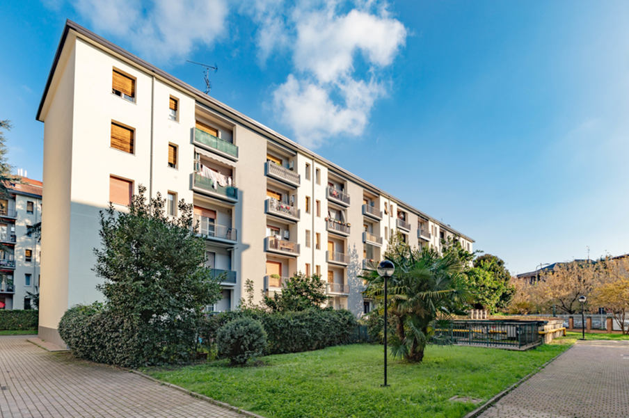 MM3 CORVETTO, 3 LOCALI con balcone 