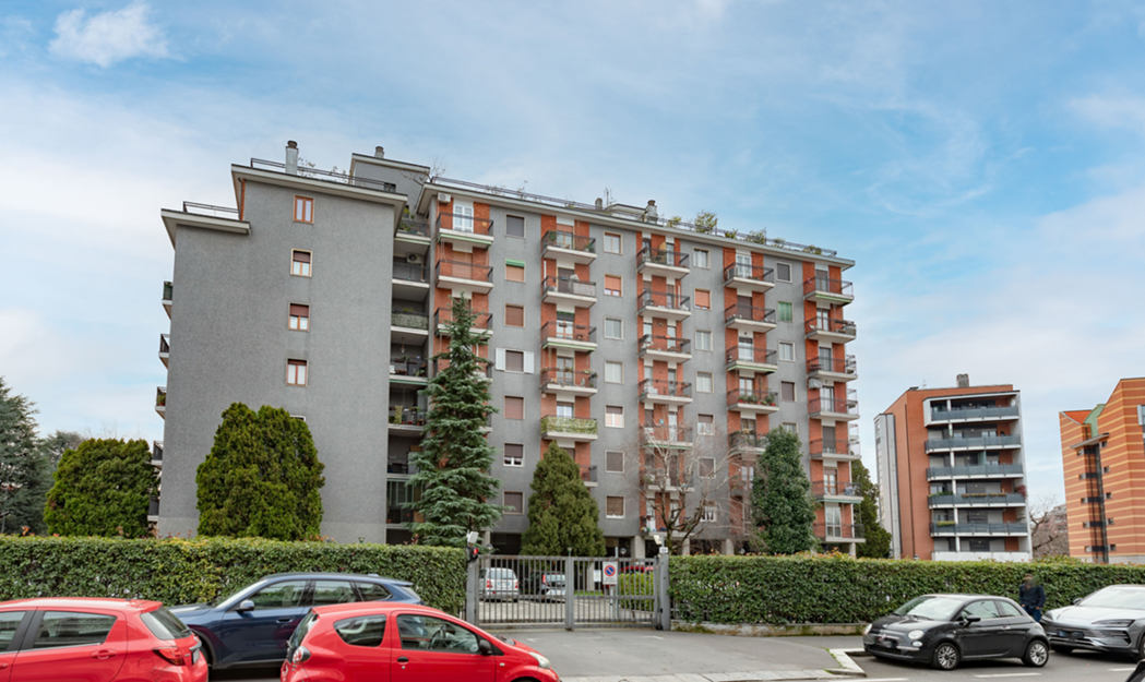 BOCCONI/SPADOLINI, 3 LOCALI con POSTO AUTO