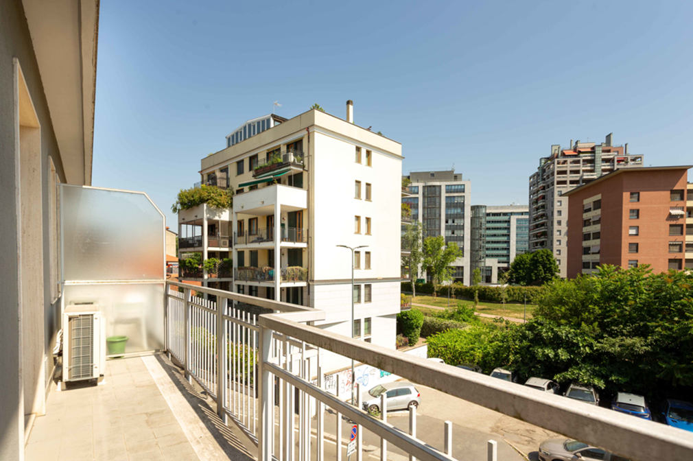 FONDAZIONE PRADA, 2 LOCALI con BALCONATA
